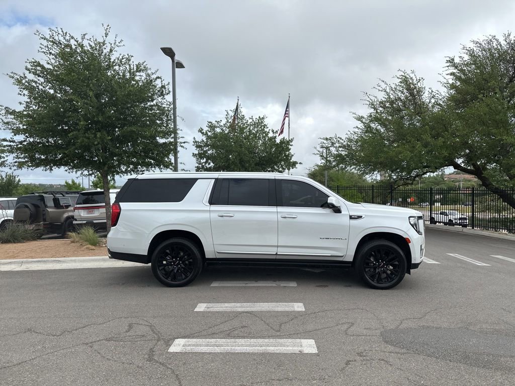 Used 2023 GMC Yukon XL Denali w/ Denali Reserve Package image 11