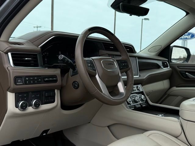 Used 2024 GMC Yukon XL Denali w/ Denali Reserve Package image 18