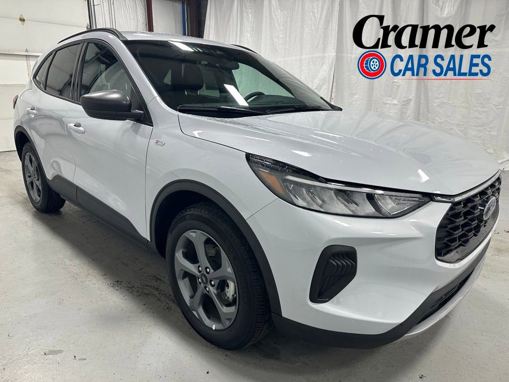Used 2025 Ford Escape ST-Line AWD/4WD image 1