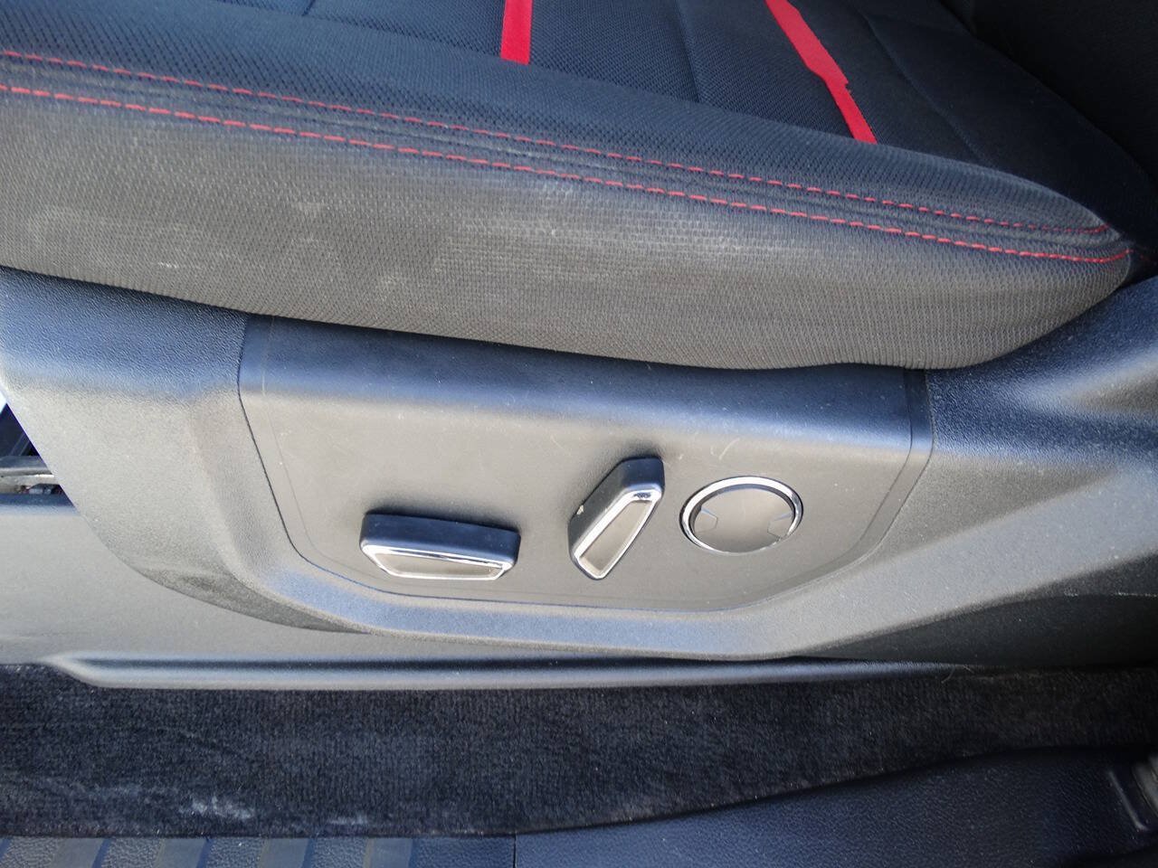 Used 2017 Ford F150 4x4 SuperCrew XLT w/ FX4 Pkg w/ Equipment Group 302A Luxury image 13