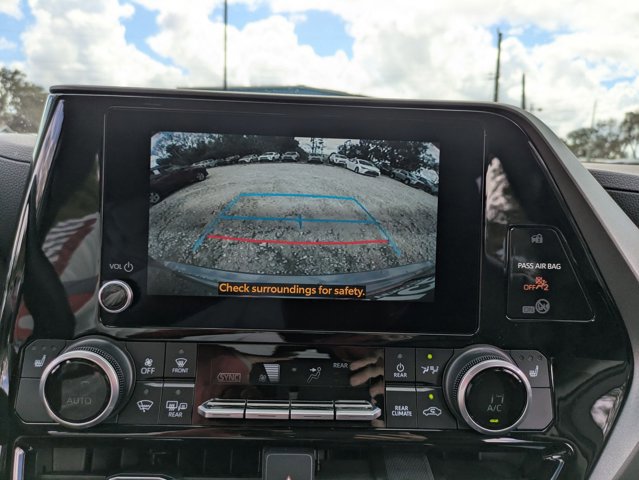 Certified 2024 Toyota Highlander XLE image 13