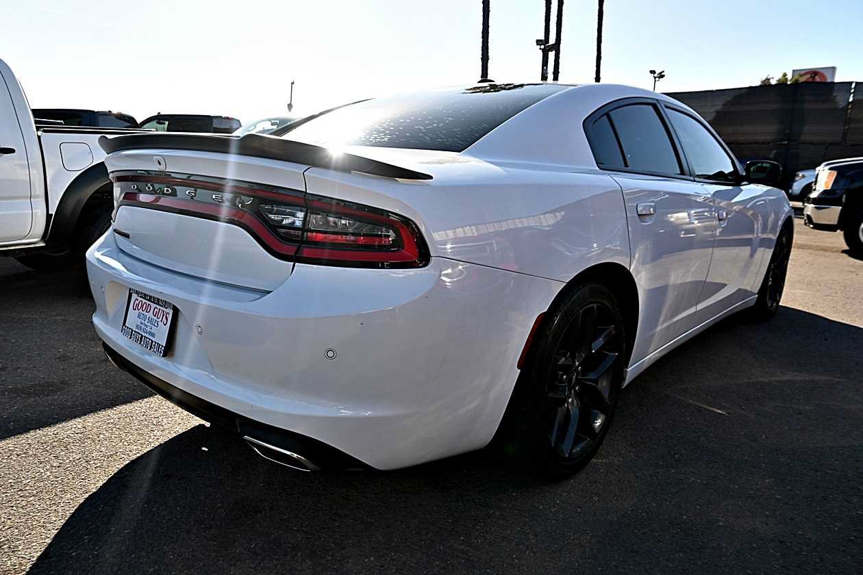 Used 2019 Dodge Charger SXT w/ Plus Group RWD image 7