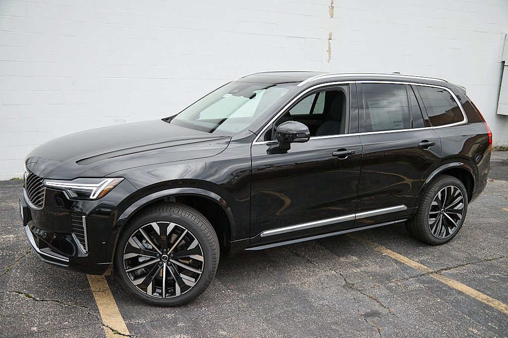 New 2026 Volvo XC90 B6 Plus w/ Protection Package Premier AWD/4WD image 3