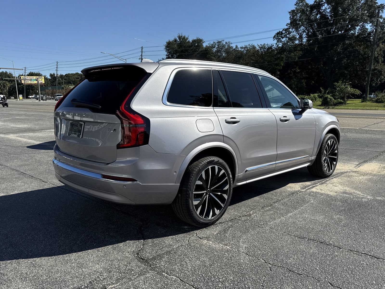 New 2026 Volvo XC90 B5 Plus w/ Protection Package Premier AWD/4WD image 5