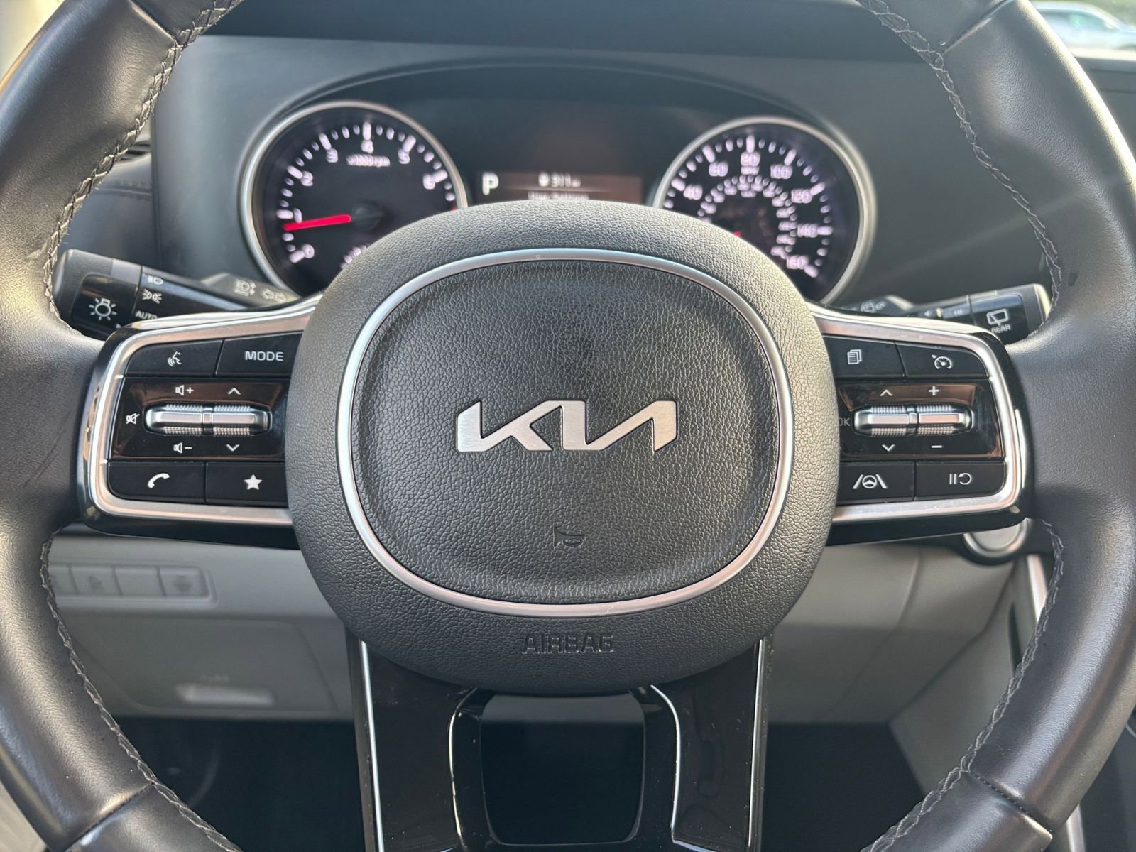 Used 2024 Kia Carnival LX image 29