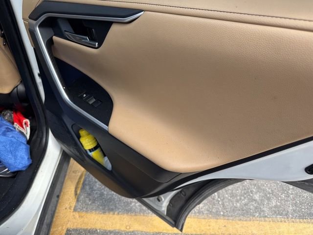 Used 2020 Toyota RAV4 Limited image 20