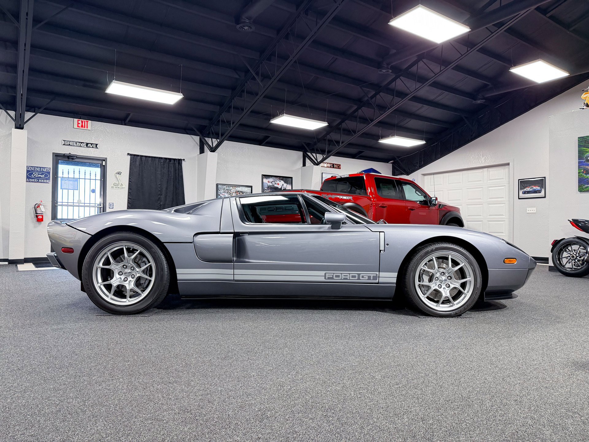 Used 2006 Ford GT image 4