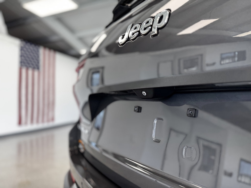 Used 2021 Jeep Grand Cherokee L Limited AWD/4WD image 32