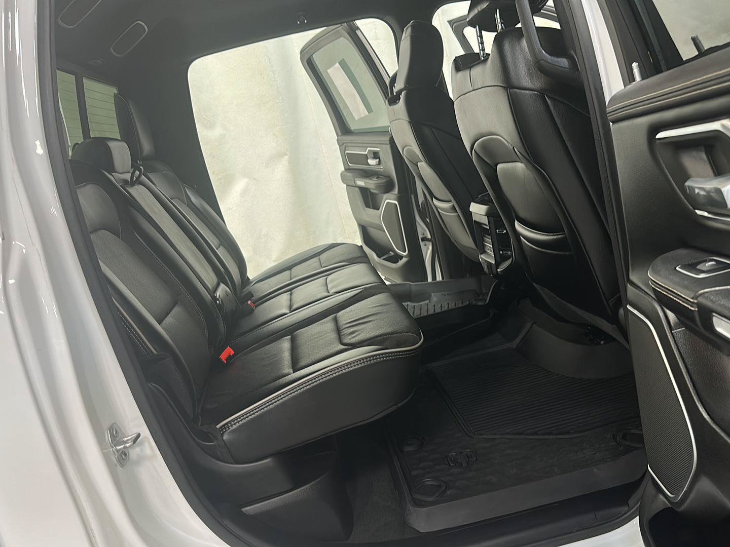 Used 2023 RAM 1500 Laramie AWD/4WD image 30