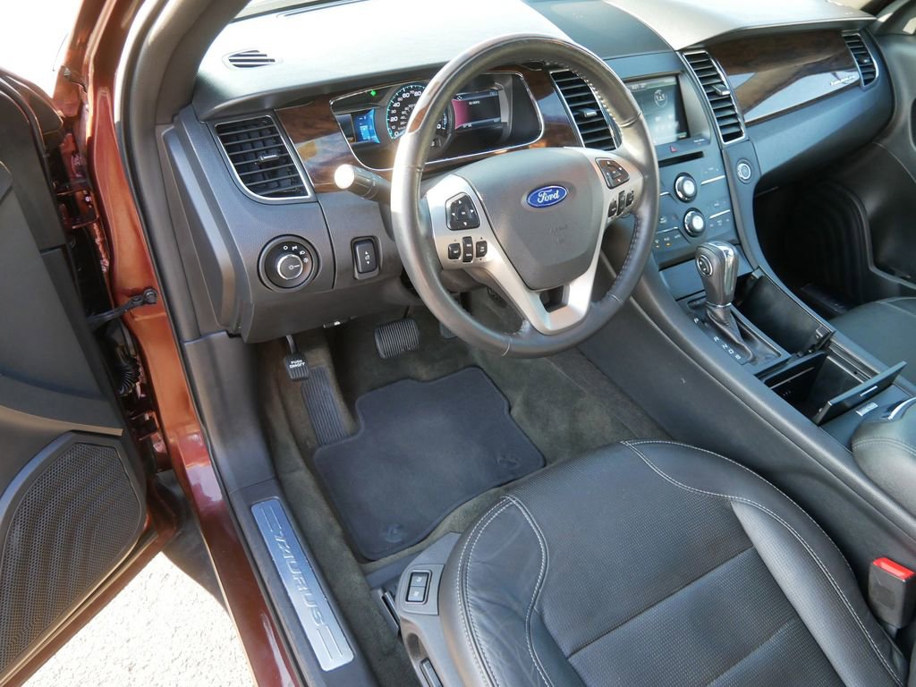 Used 2015 Ford Taurus Limited image 12