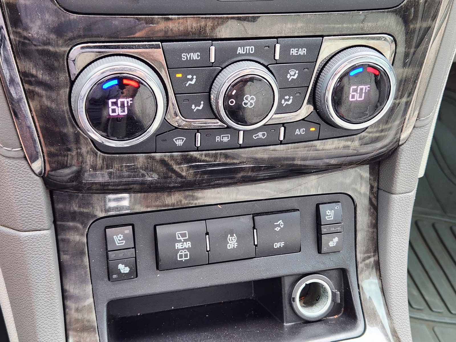 Used 2013 Buick Enclave Premium w/ LPO, Cargo Convenience Pkg image 16