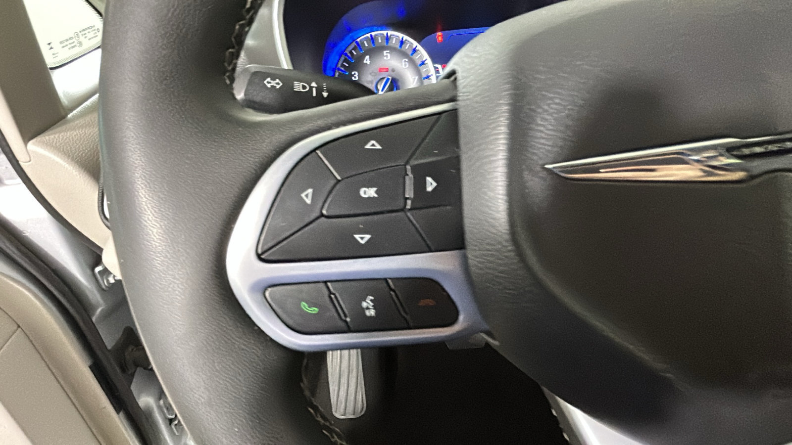 Used 2024 Chrysler Pacifica Touring-L FWD image 18