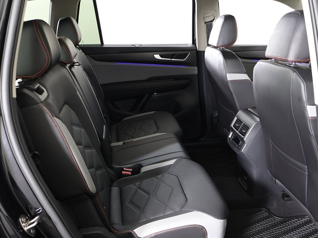 Used 2024 Volkswagen Atlas Peak Edition SEL AWD/4WD image 41