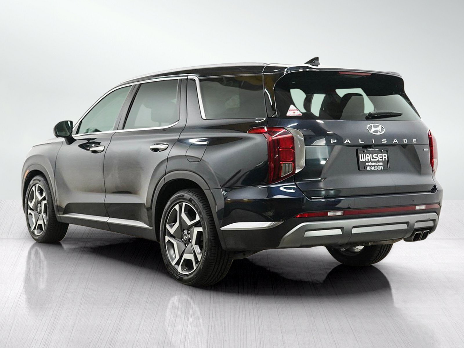 Used 2024 Hyundai Palisade Limited AWD/4WD image 3