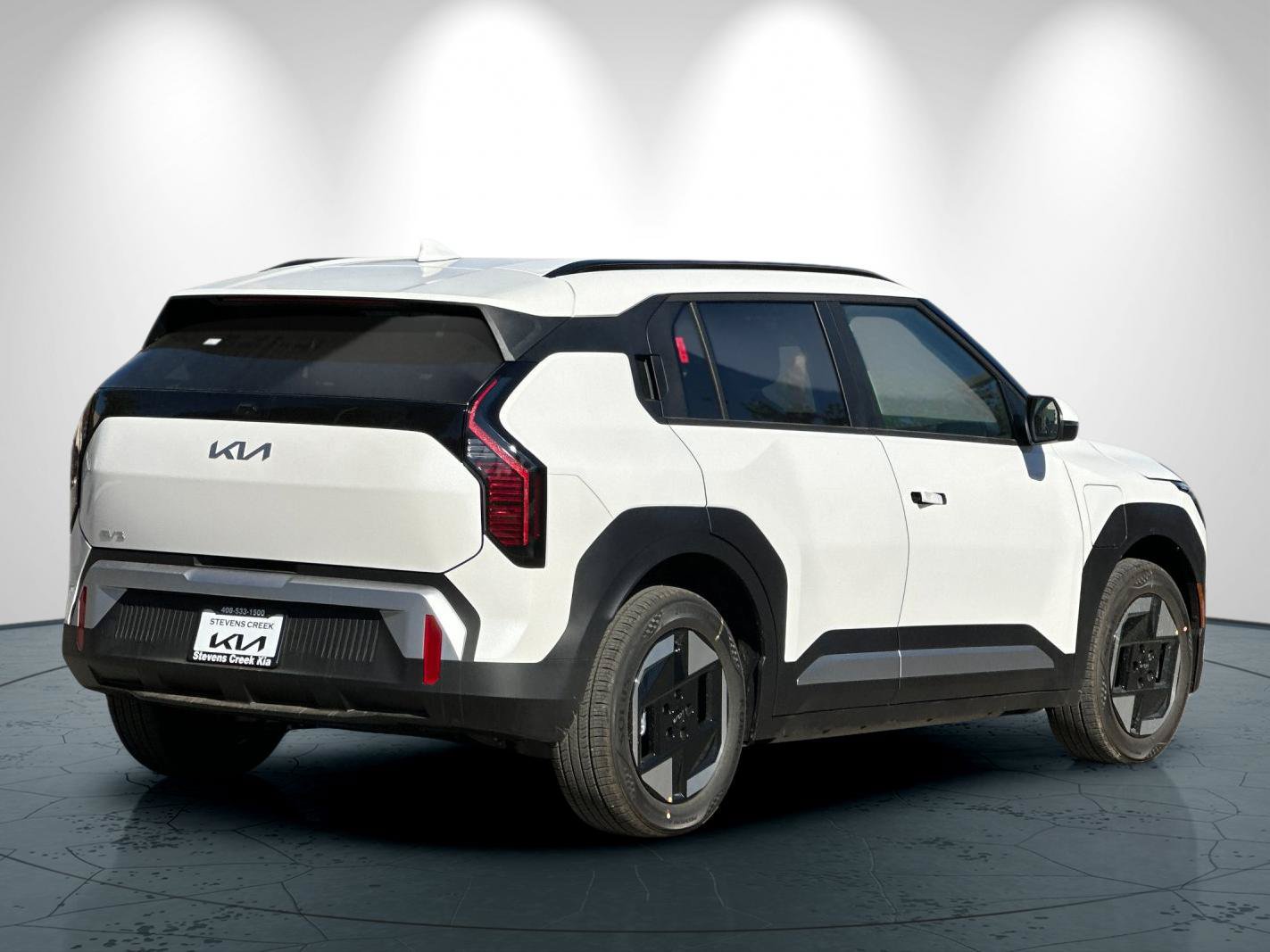 New 2027 Kia EV3 Wind FWD image 4