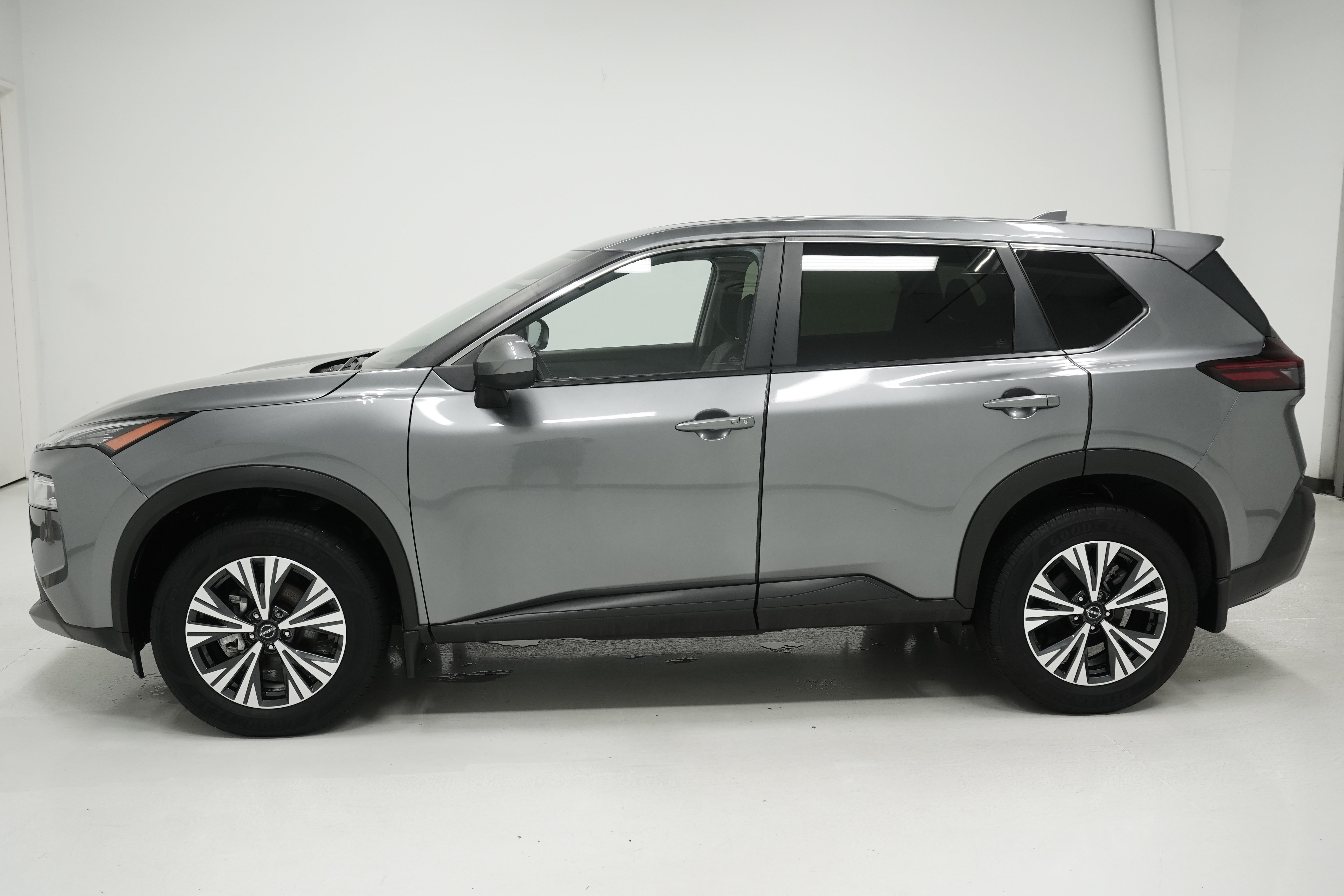 Used 2023 Nissan Rogue SV FWD image 7