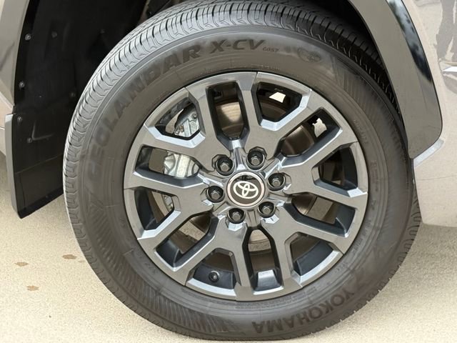 Used 2025 Toyota Tundra Platinum AWD/4WD image 2