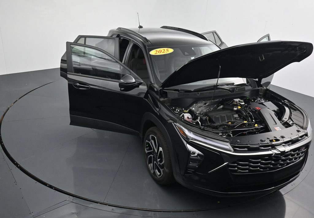 Used 2025 Chevrolet Trax RS w/ Driver Confidence Package FWD image 39
