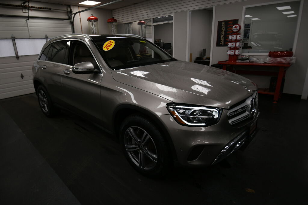 Used 2021 Mercedes-Benz GLC 300 4MATIC image 2