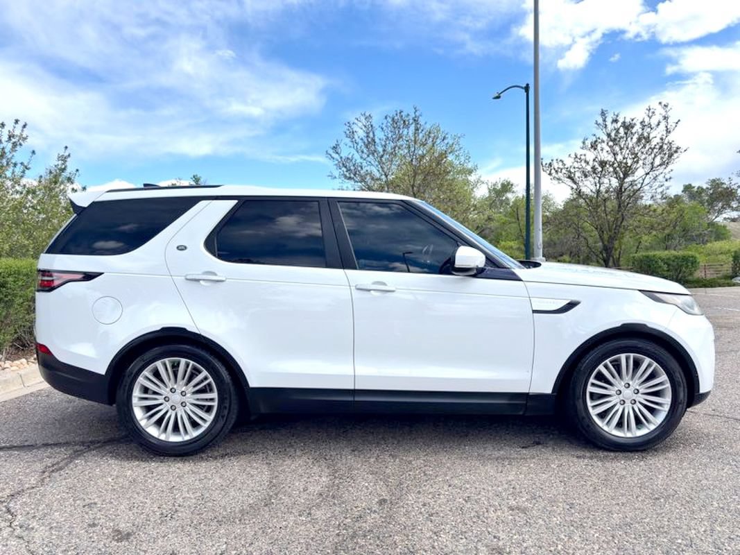 Used 2017 Land Rover Discovery HSE Luxury AWD/4WD image 3
