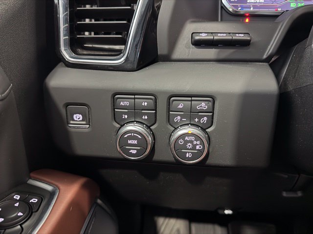 Used 2025 GMC Sierra 2500 Denali Ultimate AWD/4WD image 18