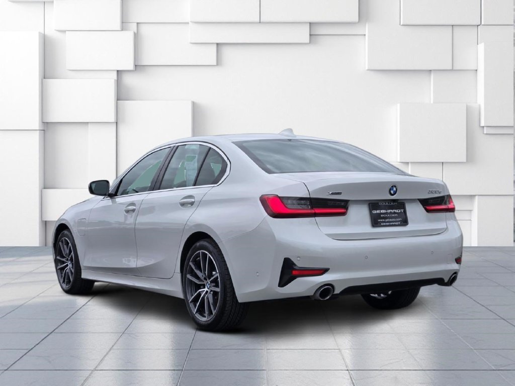 Used 2021 BMW 330e xDrive w/ Premium Package AWD/4WD image 5
