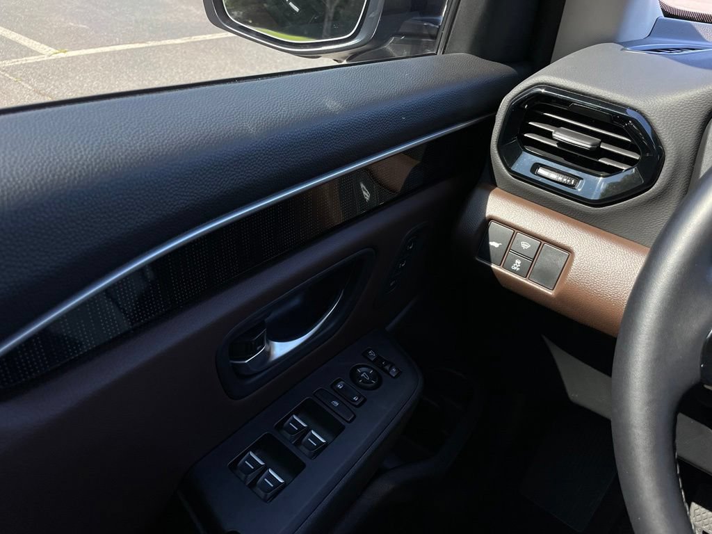 Used 2025 Honda Pilot Elite image 26
