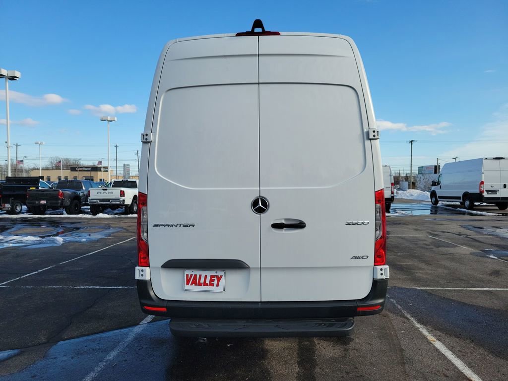 Used 2025 Mercedes-Benz Sprinter 2500 image 6