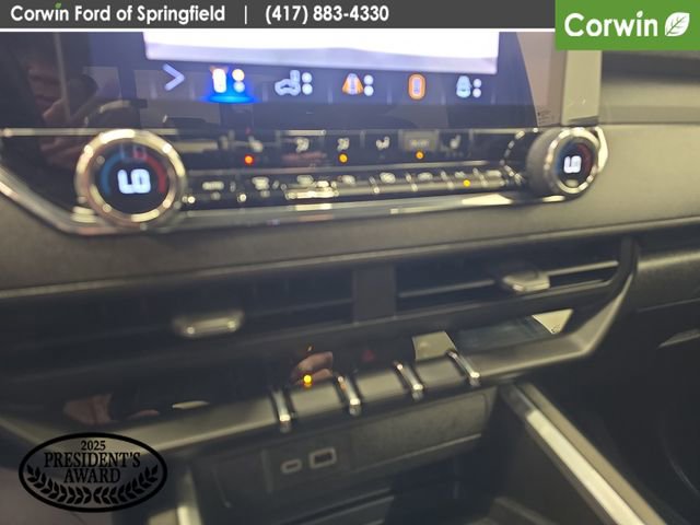 Used 2025 Chevrolet Colorado Trail Boss AWD/4WD image 26