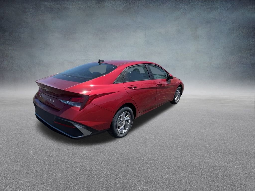 Certified 2025 Hyundai Elantra SE image 23