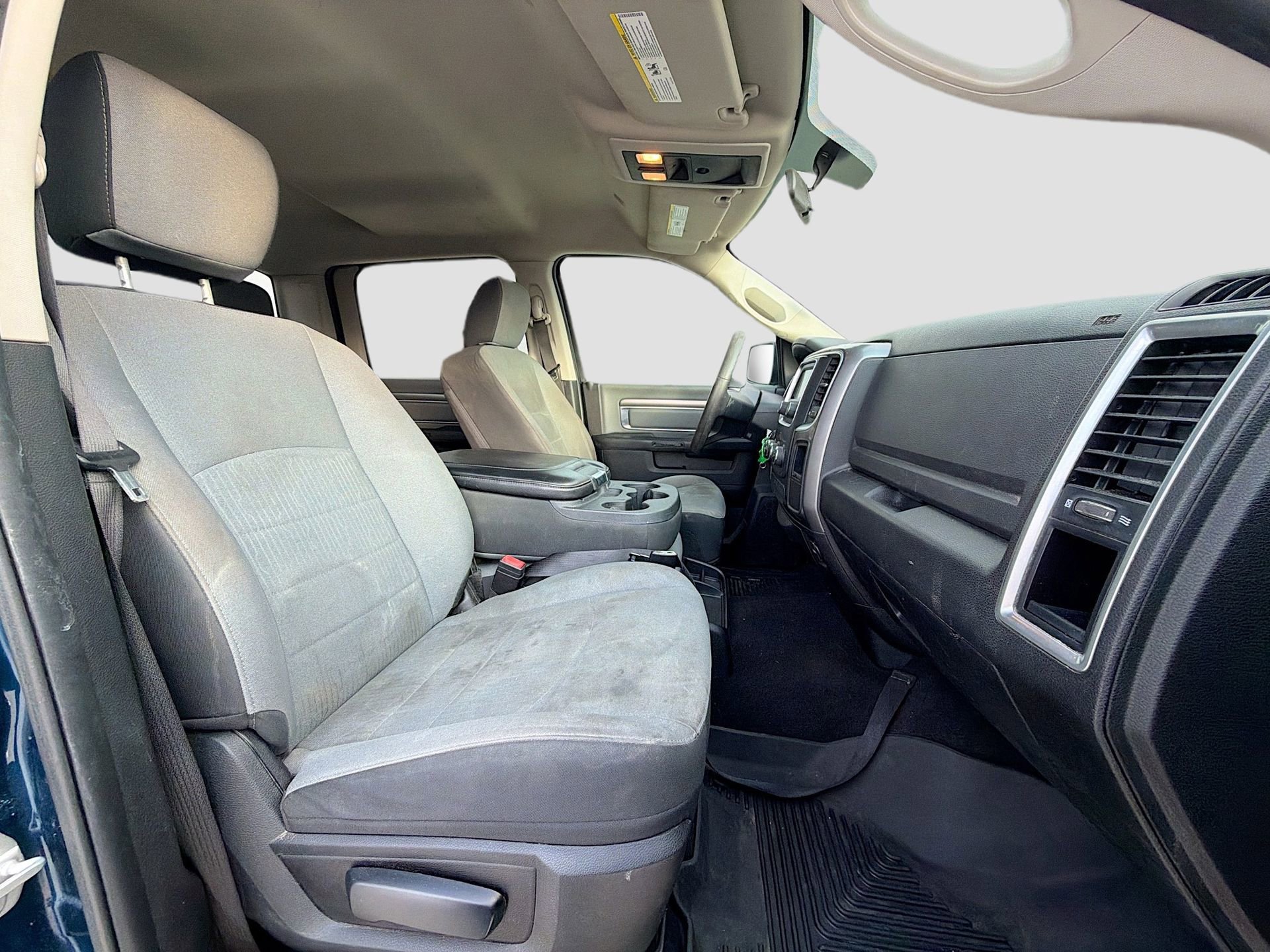 Used 2021 RAM 1500 Classic SLT image 33