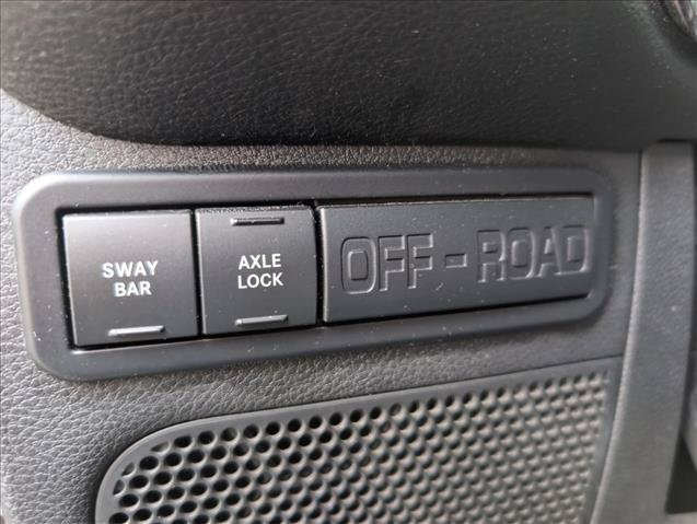 Used 2016 Jeep Wrangler Unlimited Rubicon w/ Connectivity Group AWD/4WD image 15