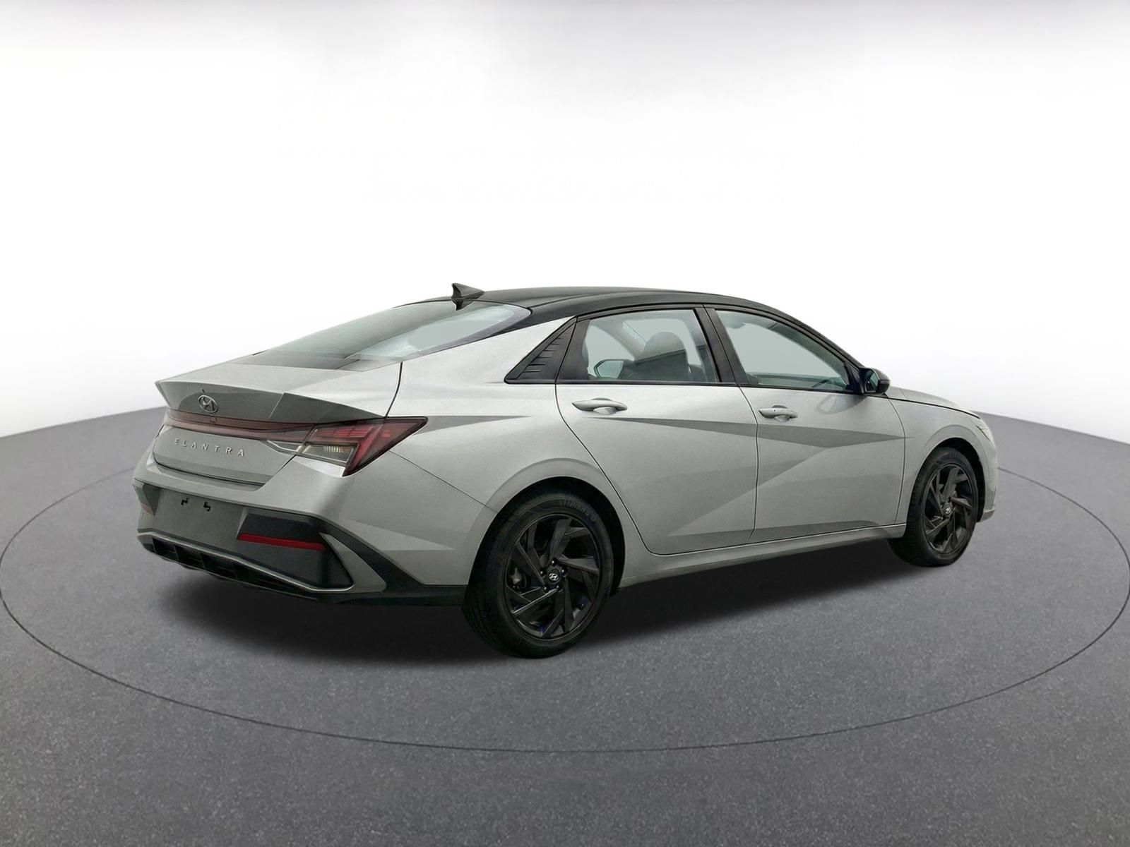 Used 2026 Hyundai Elantra Sport FWD image 9