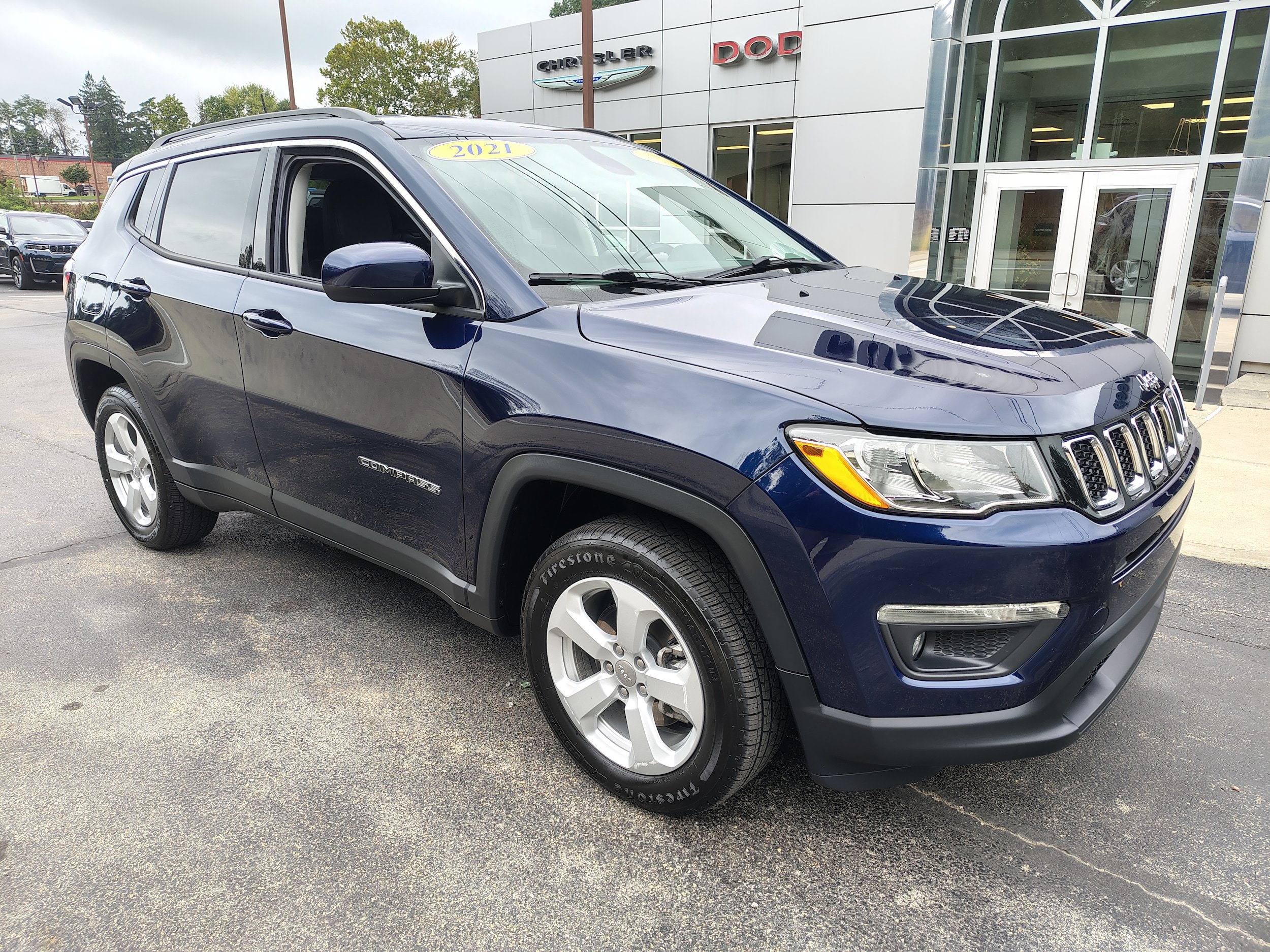 Certified 2021 Jeep Compass Latitude w/ Convenience Group AWD/4WD image 2