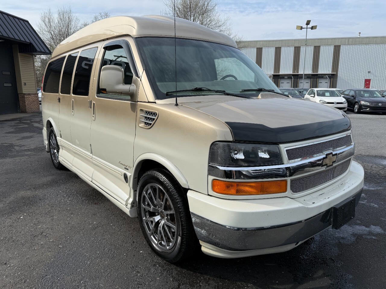 Used 2011 Chevrolet Express 1500 AWD image 3