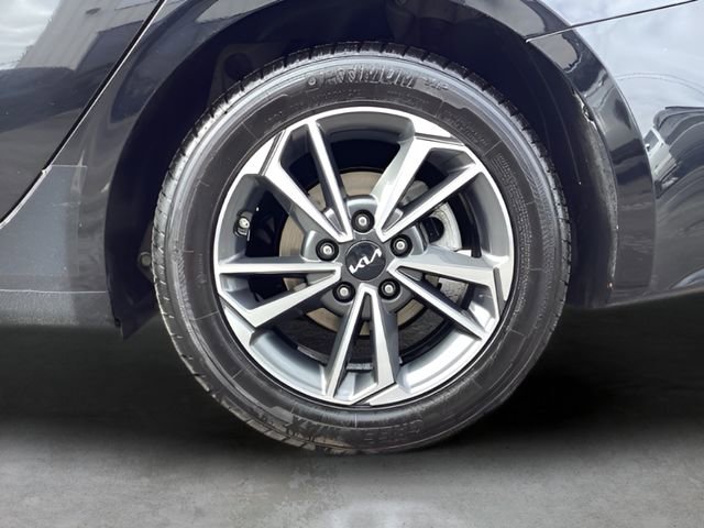 Used 2023 Kia Forte LXS image 11