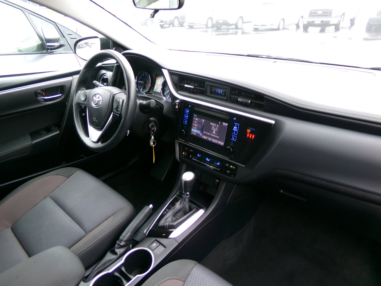 Used 2018 Toyota Corolla LE image 21