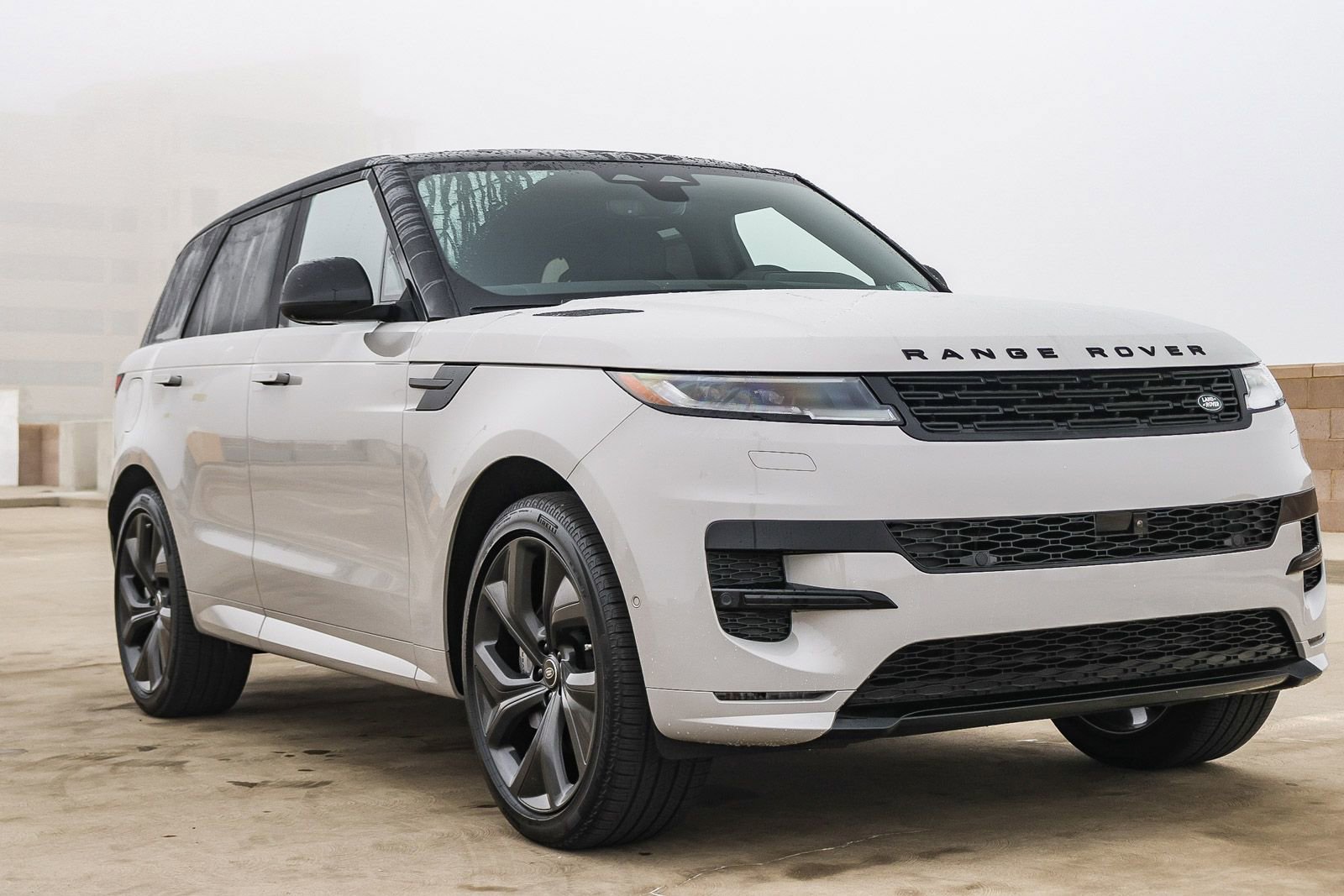 New 2025 Land Rover Range Rover Sport Dynamic SE image 3