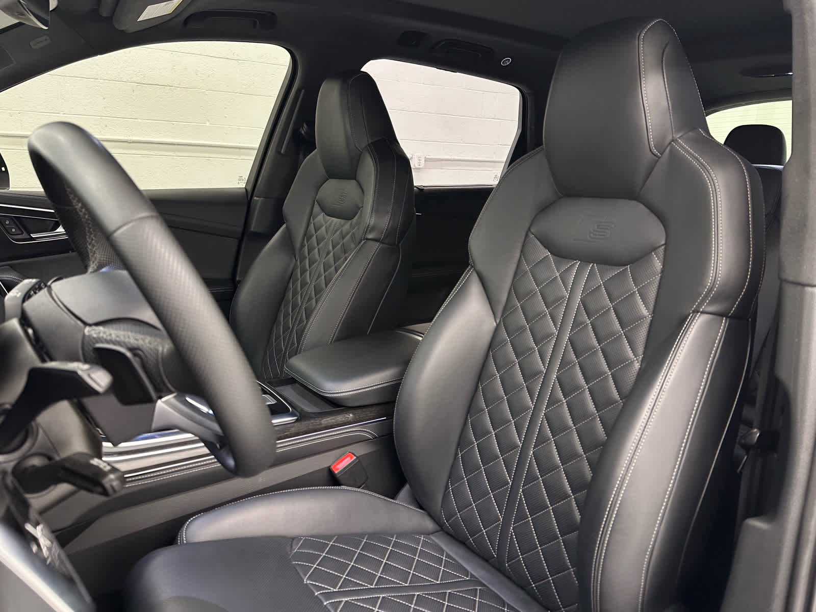 Used 2023 Audi SQ7 Prestige w/ Sport Package image 13