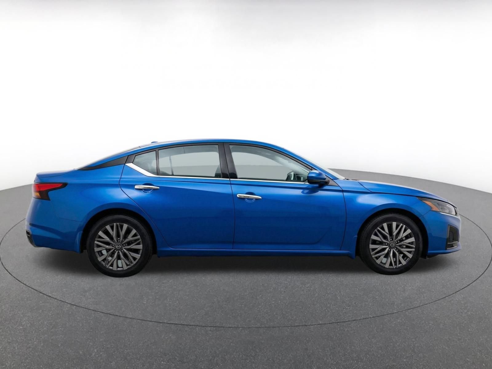 Used 2025 Nissan Altima 2.5 SV FWD image 10