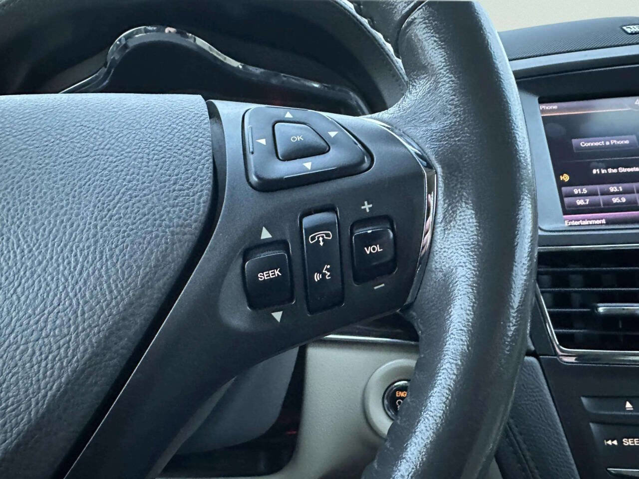 Used 2013 Lincoln MKT AWD image 25