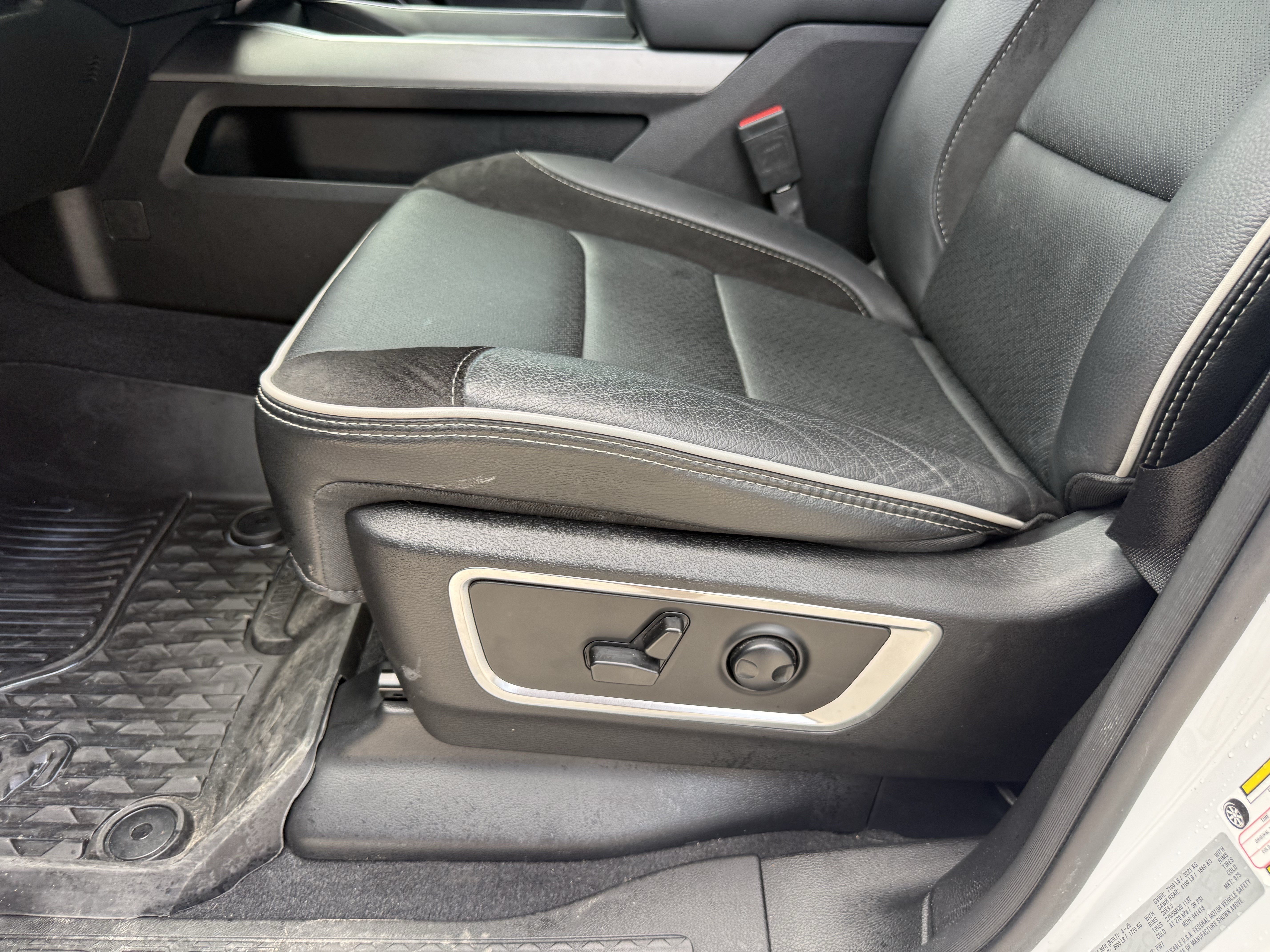 Used 2025 RAM 1500 Laramie w/ Sport Appearance Package AWD/4WD image 29