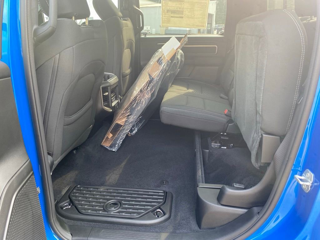 New 2026 RAM 1500 4x4 Crew Cab image 17