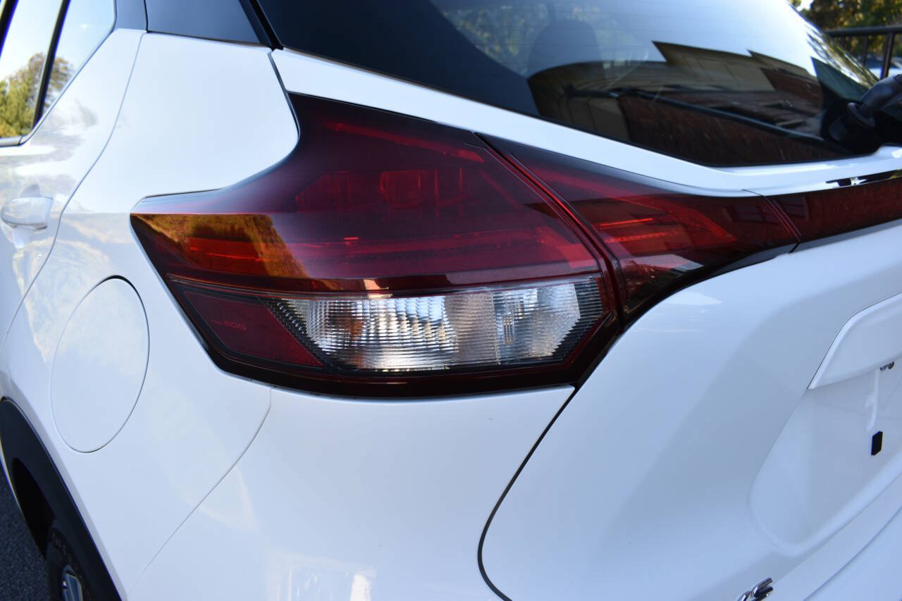 Used 2022 Nissan Kicks SV FWD image 33
