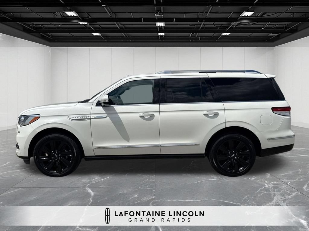 Certified 2023 Lincoln Navigator Reserve AWD/4WD image 2