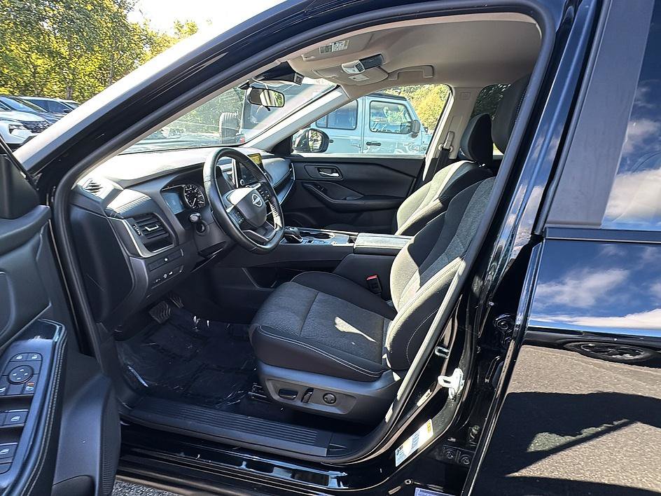Certified 2025 Nissan Rogue SV FWD image 13