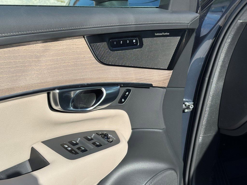New 2026 Volvo XC90 B5 Plus w/ Protection Package Premier image 18