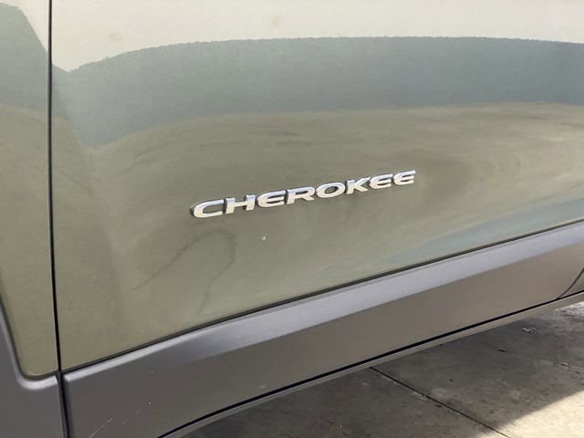 Used 2019 Jeep Cherokee Latitude Plus w/ Comfort/Convenience Group image 37