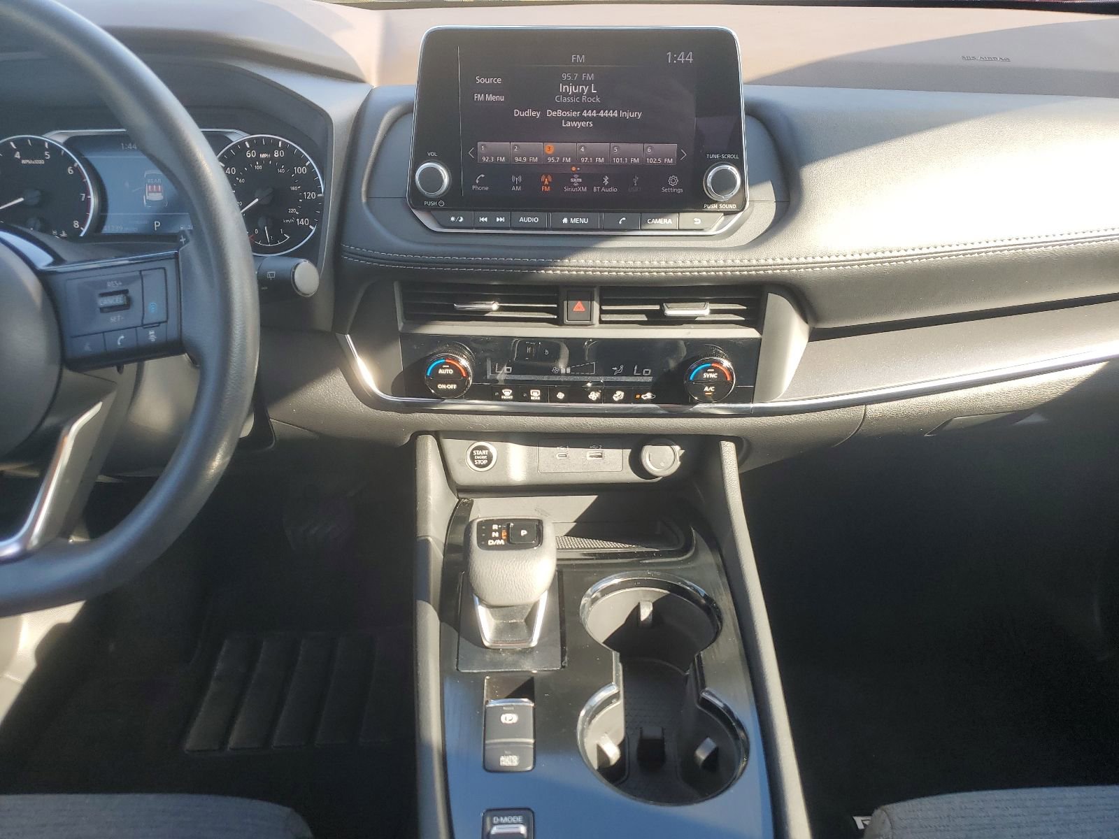 Used 2023 Nissan Rogue SV image 10