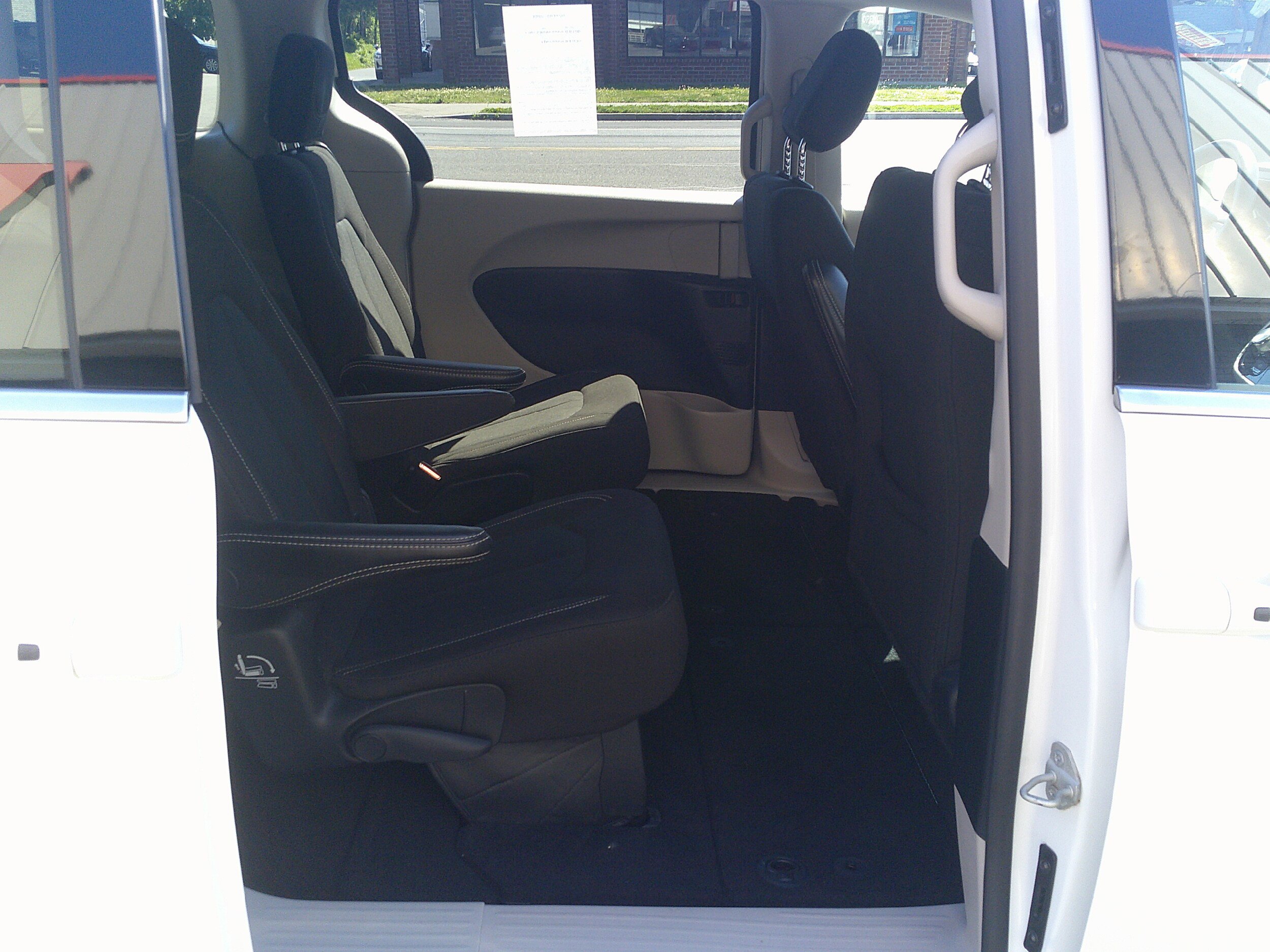 Used 2023 Chrysler Voyager LX FWD image 28